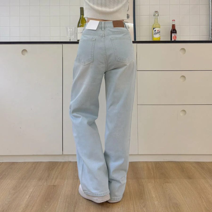 Женские летние лёгкие джинсы с высокой посадкой и прямым свободным кроем