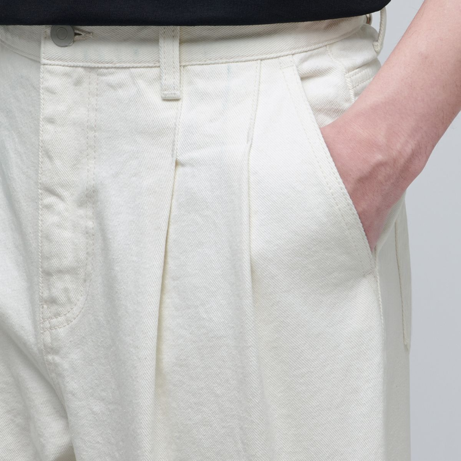 Two-Tuck Wide Denim Pants [Cream]