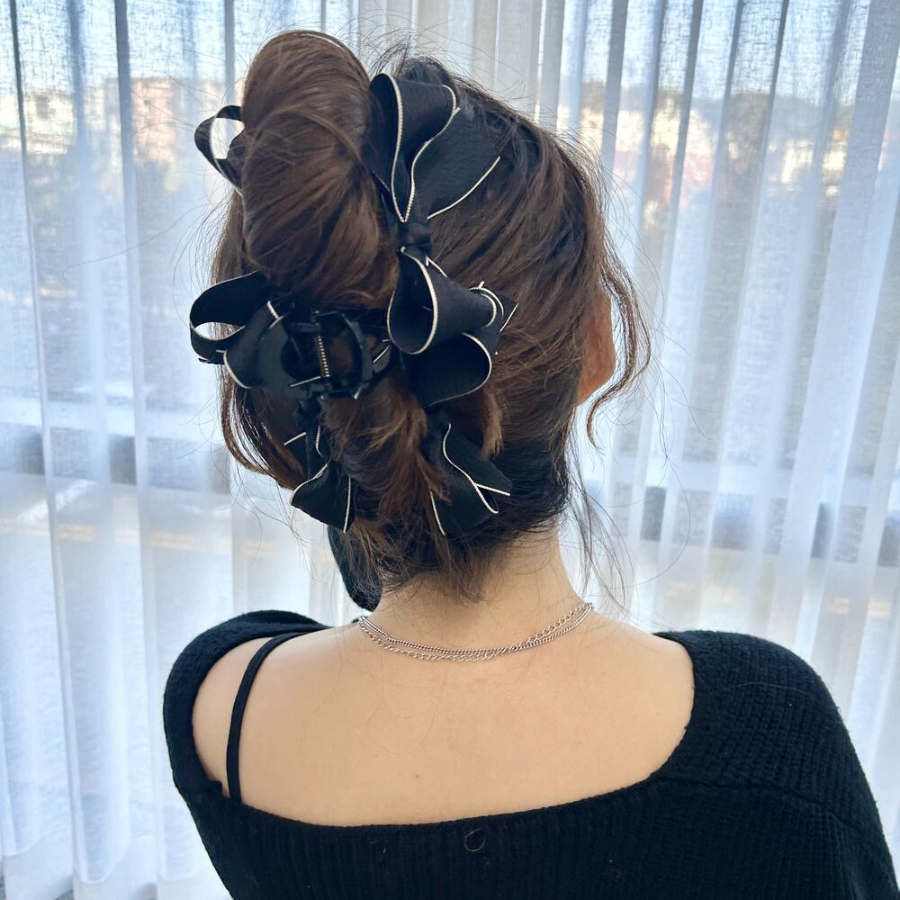 Черная заколка-краб с бантом — стильный аксессуар для элегантной укладки