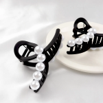 Женская заколка-краб большого размера с матовым жемчужным узором — классика на каждый день