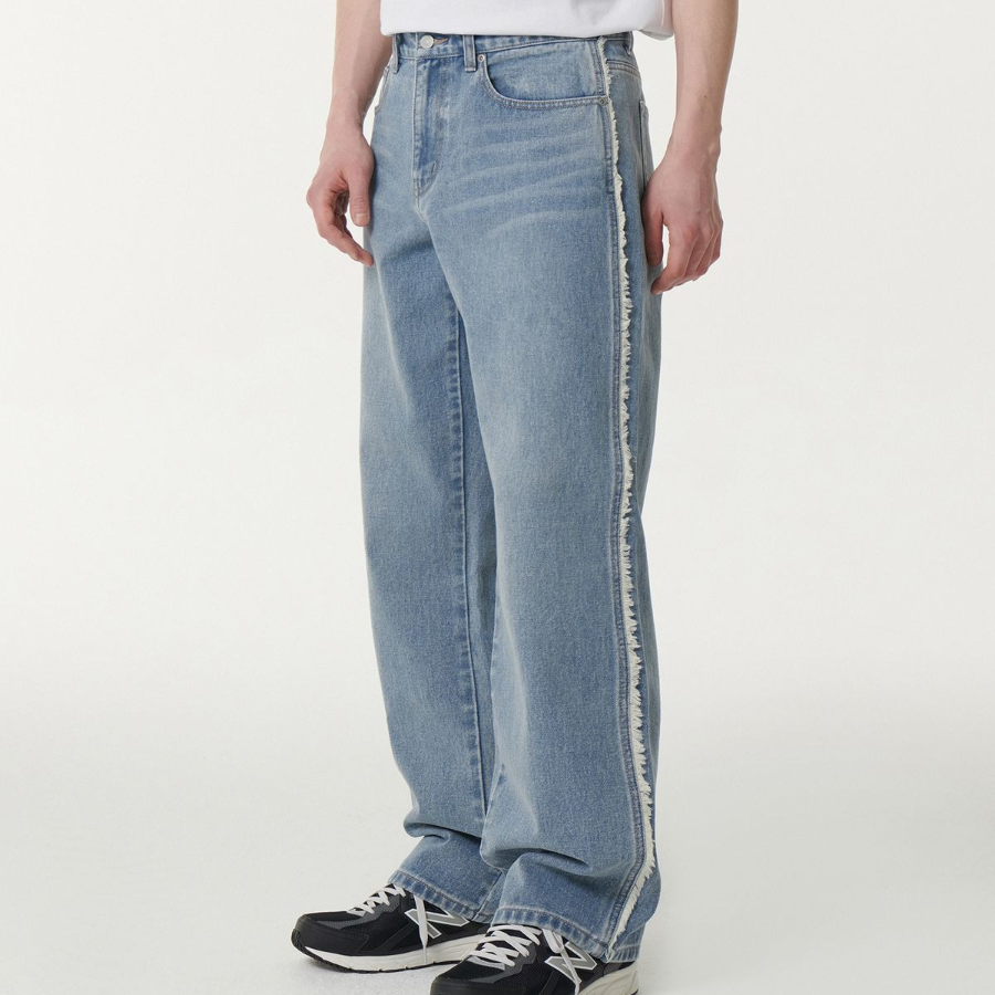 Fray Side Loose Straight Denim Pants [Light Indigo]