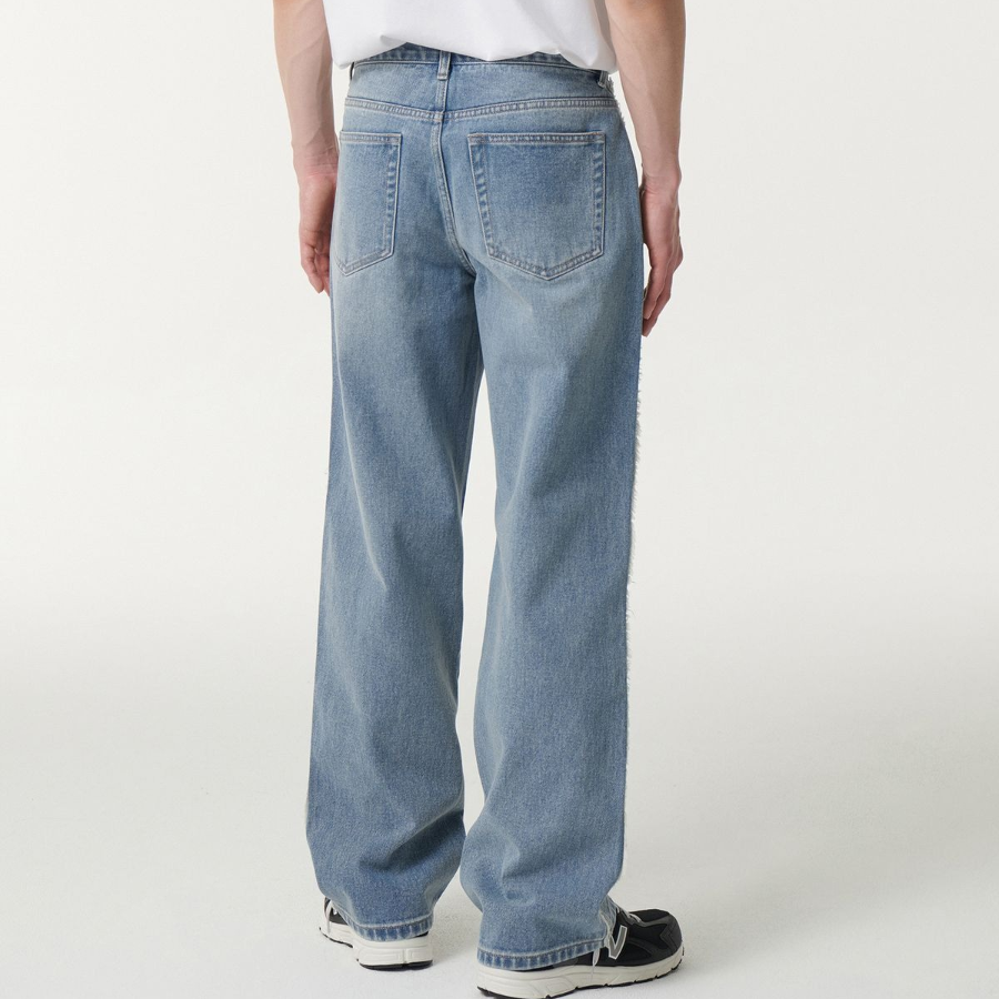 Fray Side Loose Straight Denim Pants [Light Indigo]