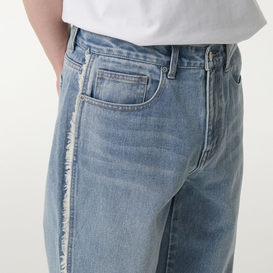 Fray Side Loose Straight Denim Pants [Light Indigo]