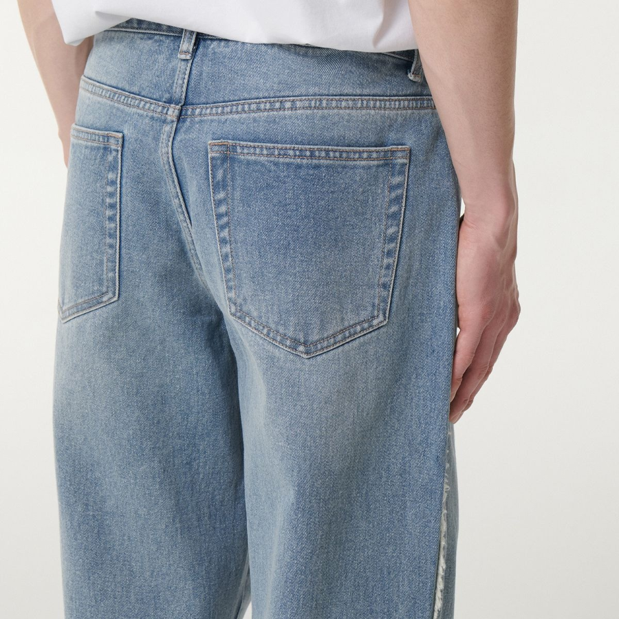 Fray Side Loose Straight Denim Pants [Light Indigo]