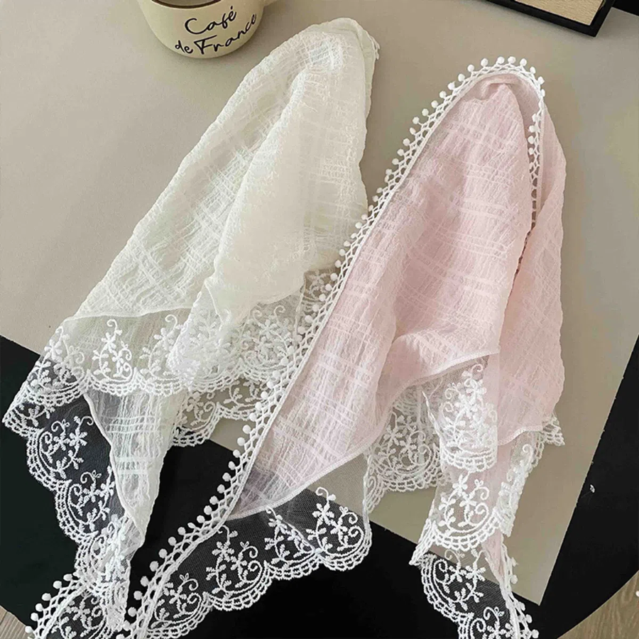 Ажурный кружевной платок-бандана для волос — нежный акцент в романтичном стиле