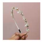 DK Queen диадема — изящный аксессуар с тонкой линией страз