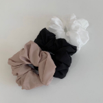 Объёмная однотонная резинка для волос — большая скранчи-повязка