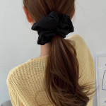 Объёмная однотонная резинка для волос — большая скранчи-повязка