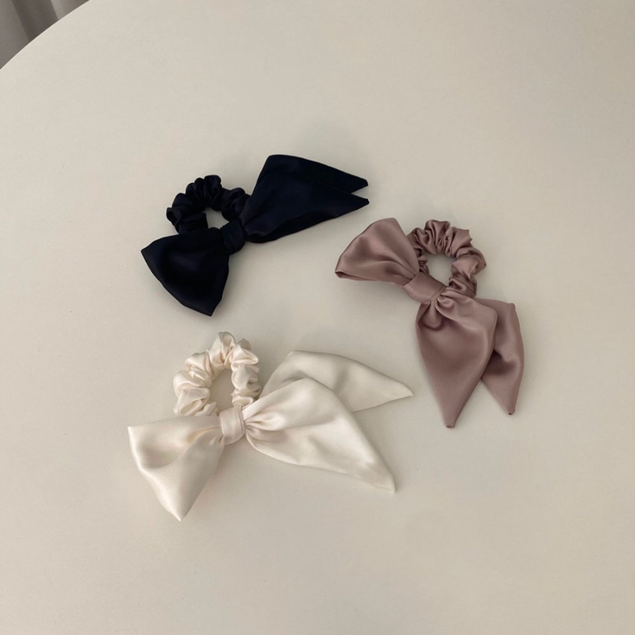 Шёлковая резинка-скранчи с бантом — элегантный акцент для вашей причёски