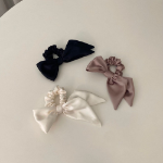 Шёлковая резинка-скранчи с бантом — элегантный акцент для вашей причёски