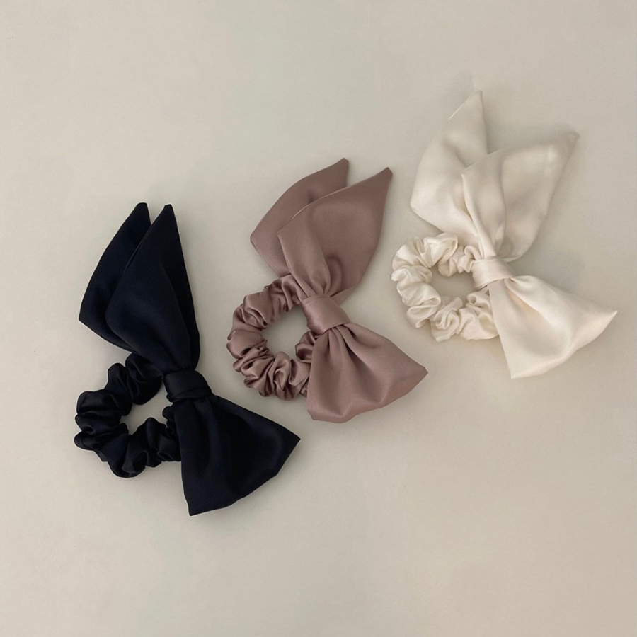 Шёлковая резинка-скранчи с бантом — элегантный акцент для вашей причёски