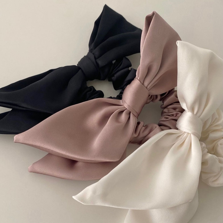 Шёлковая резинка-скранчи с бантом — элегантный акцент для вашей причёски