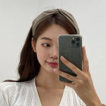 Простой однотонный перекрученный ободок-бандана — универсальный аксессуар на каждый день