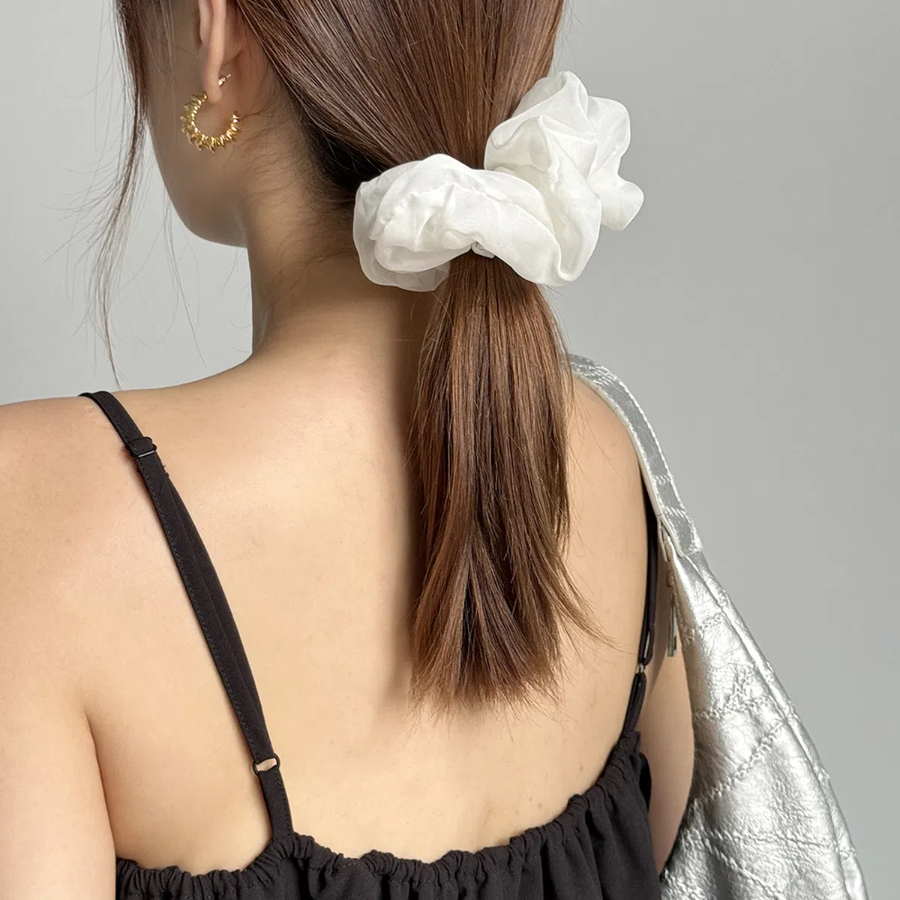 Пышная шифоновая биг-скранчи с эффектом слоистости — воздушная резинка для волос на каждый день