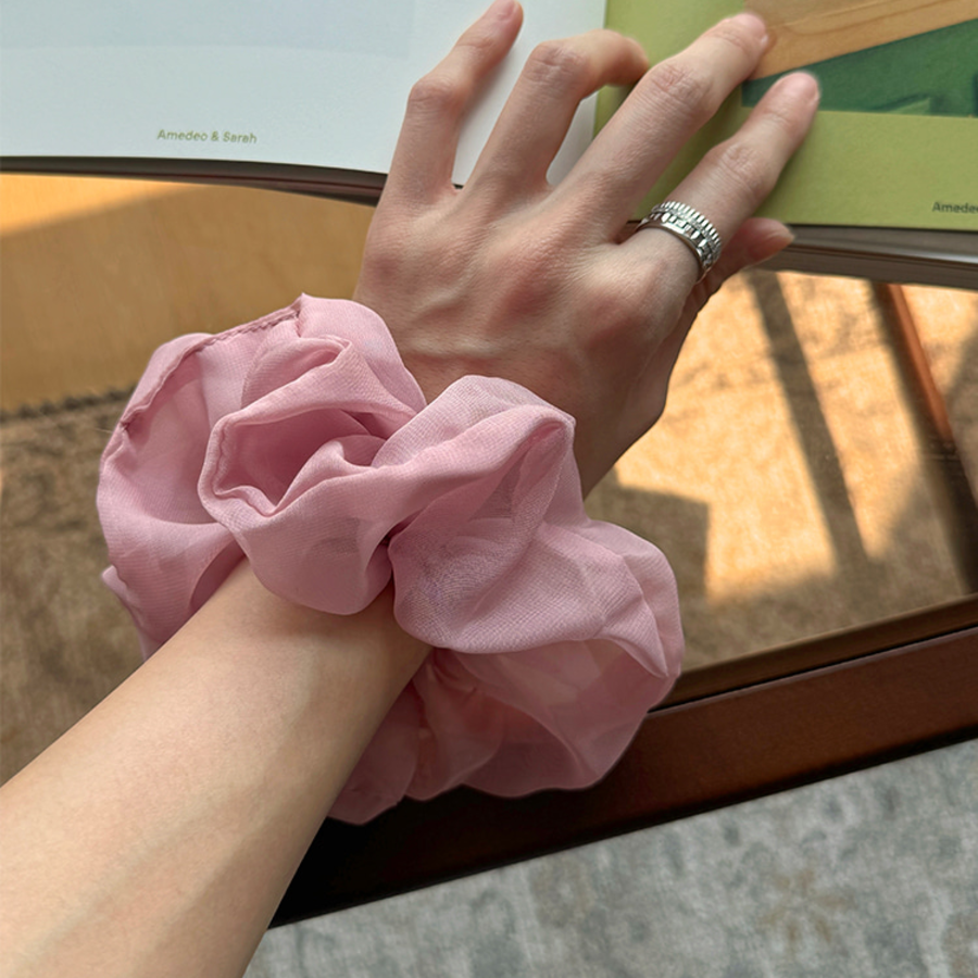 Пышная шифоновая биг-скранчи с эффектом слоистости — воздушная резинка для волос на каждый день