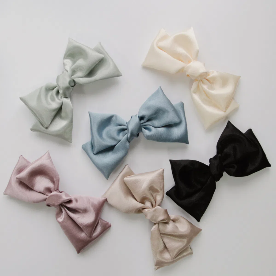 Королевская заколка с объёмным бантом из высококачественного шелка — двойной сатиновый акцент для романтичной причёски