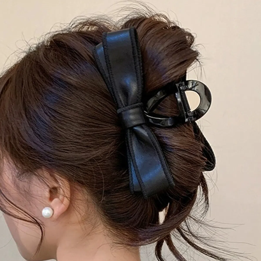 Benmore кожный бантик-заколка — элегантный акцент для повседневных причесок