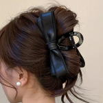 Benmore кожный бантик-заколка — элегантный акцент для повседневных причесок