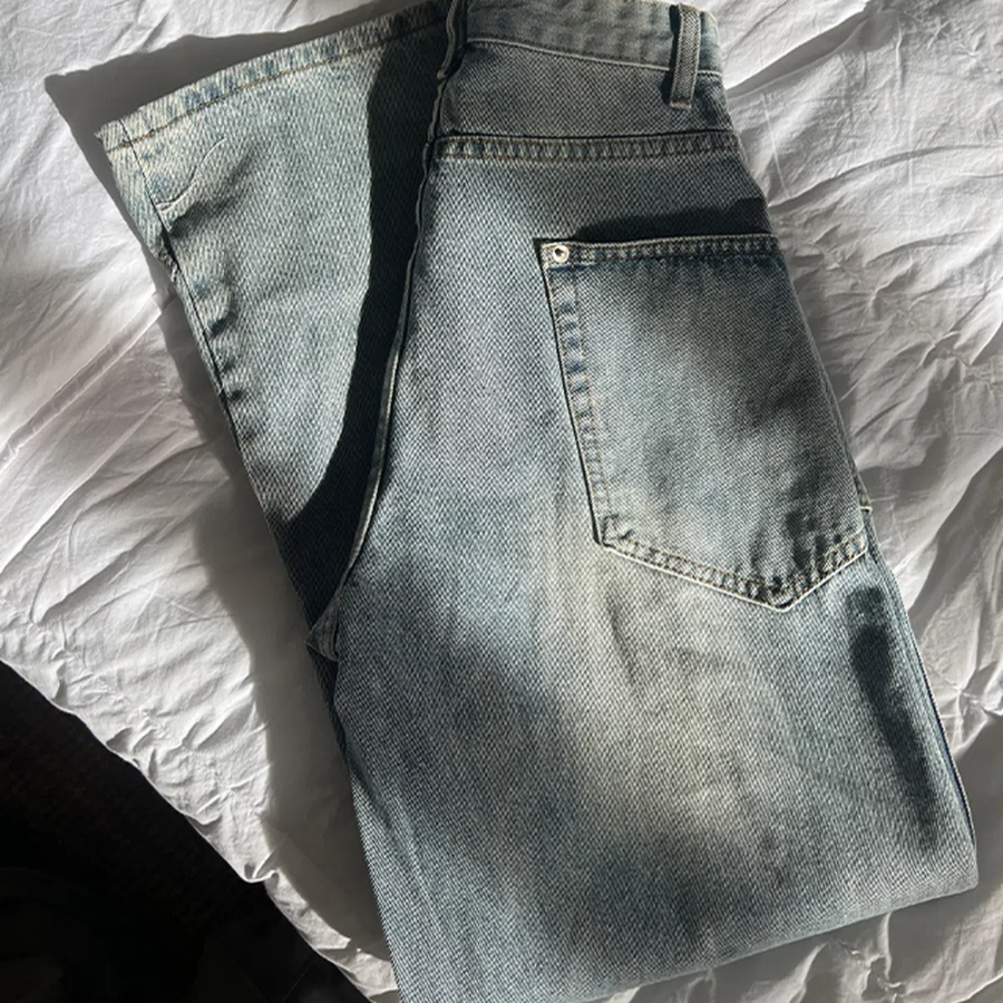 Женские джинсы Pin Curved в светлом дениме с изогнутым кроем