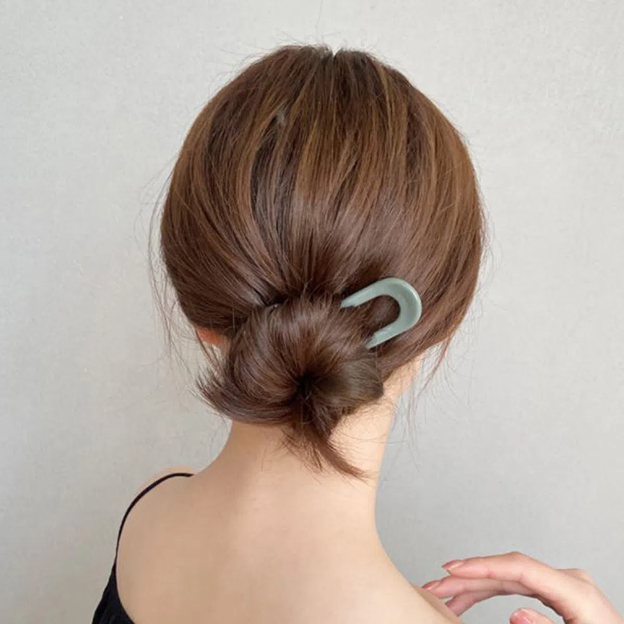 Пастельная U-образная шпилька для волос — глянцевая, минималистичная, для стильных причёсок