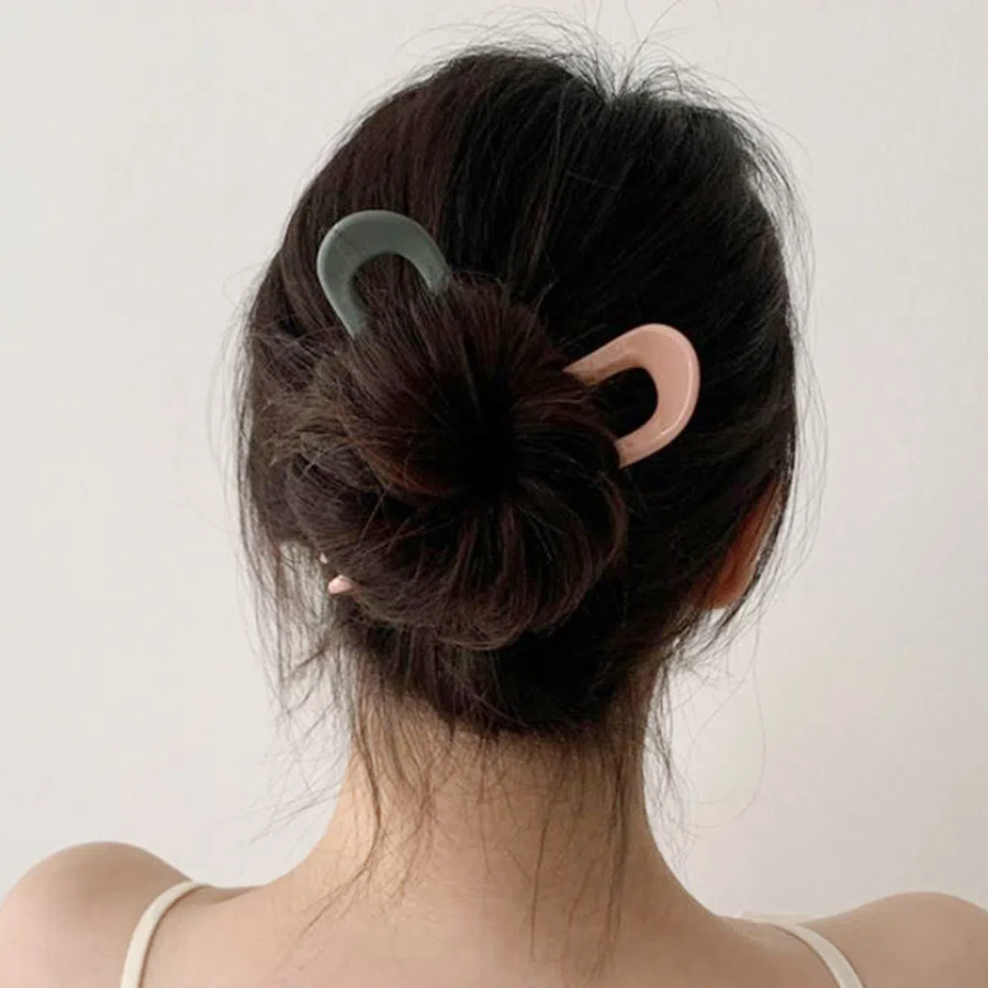 Пастельная U-образная шпилька для волос — глянцевая, минималистичная, для стильных причёсок