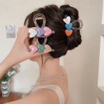 Набор из 3-х заколок "Heart" — яркий акцент в образе и символ дружбы