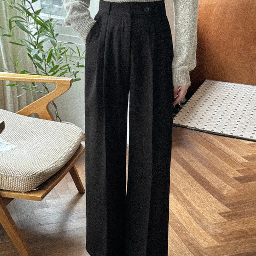 Женские широкие брюки с высокой посадкой и асимметричной застёжкой