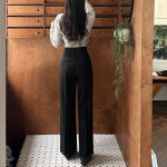 Женские широкие брюки с высокой посадкой и асимметричной застёжкой