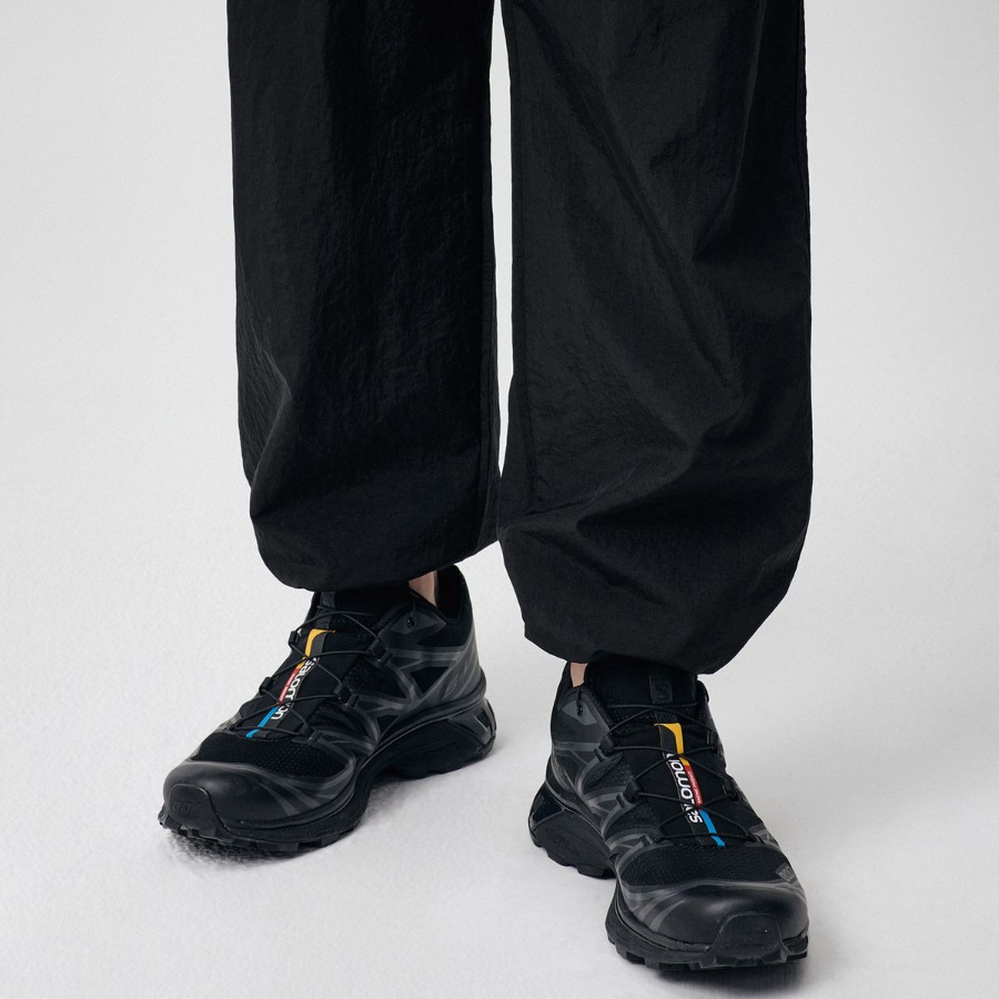 Nylon One-Tuck Parachute Cargo Pants [Black]