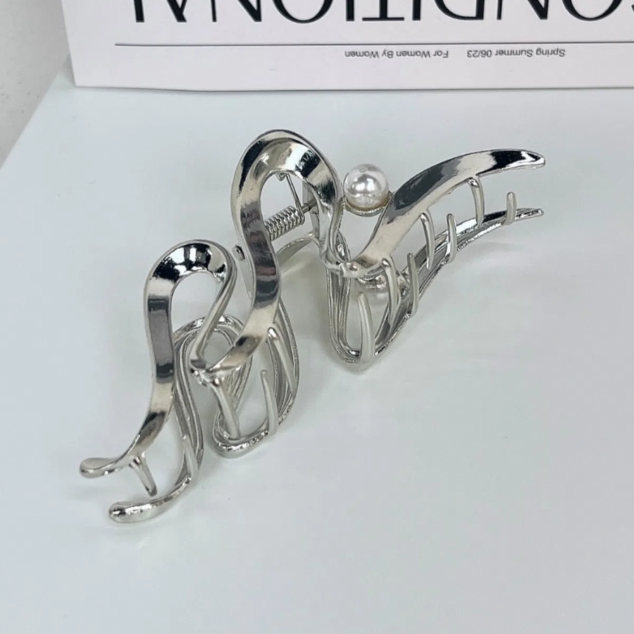 Жемчужная заколка-краб с волнообразным дизайном — элегантный акцент для длинных волос