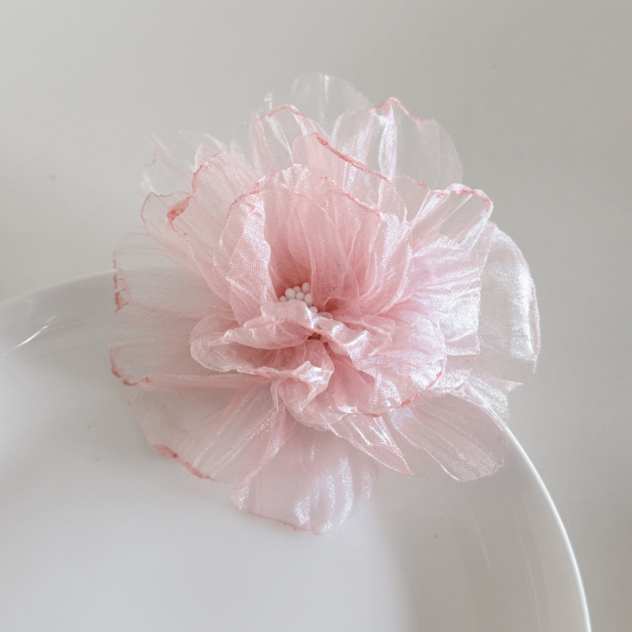 Заколка-цветок Peony Blossom — нежный акцент для романтичного образа