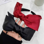 Женская повязка на голову с большим бантом — акцентный аксессуар для романтичного образа