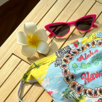 Заколка-краб с гавайским цветком плюмерии — яркий акцент для летнего образа