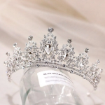 Тиара-корона с кубическими кристаллами — эффектный акцент для свадебного образа и брайдал-шоу