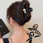 Женская матовая заколка-краб с жемчугом и стразами — утончённый акцент для стильной укладки
