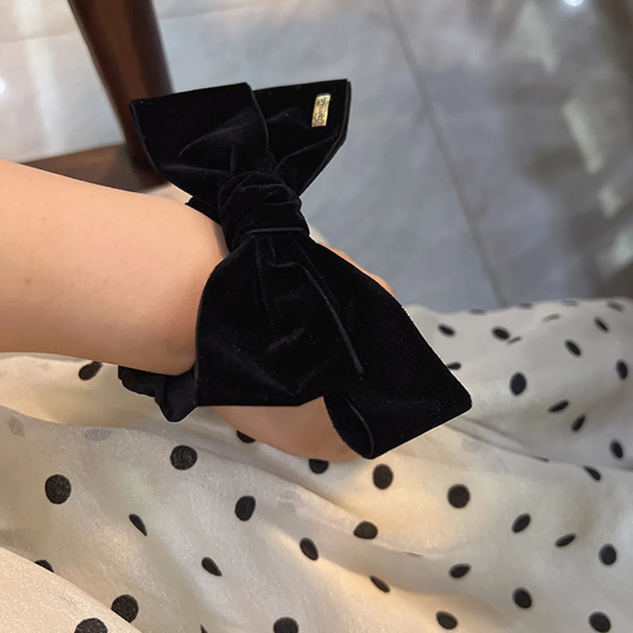 Женский резинка бархатным бантом Colline — утончённая классика для стильных образов