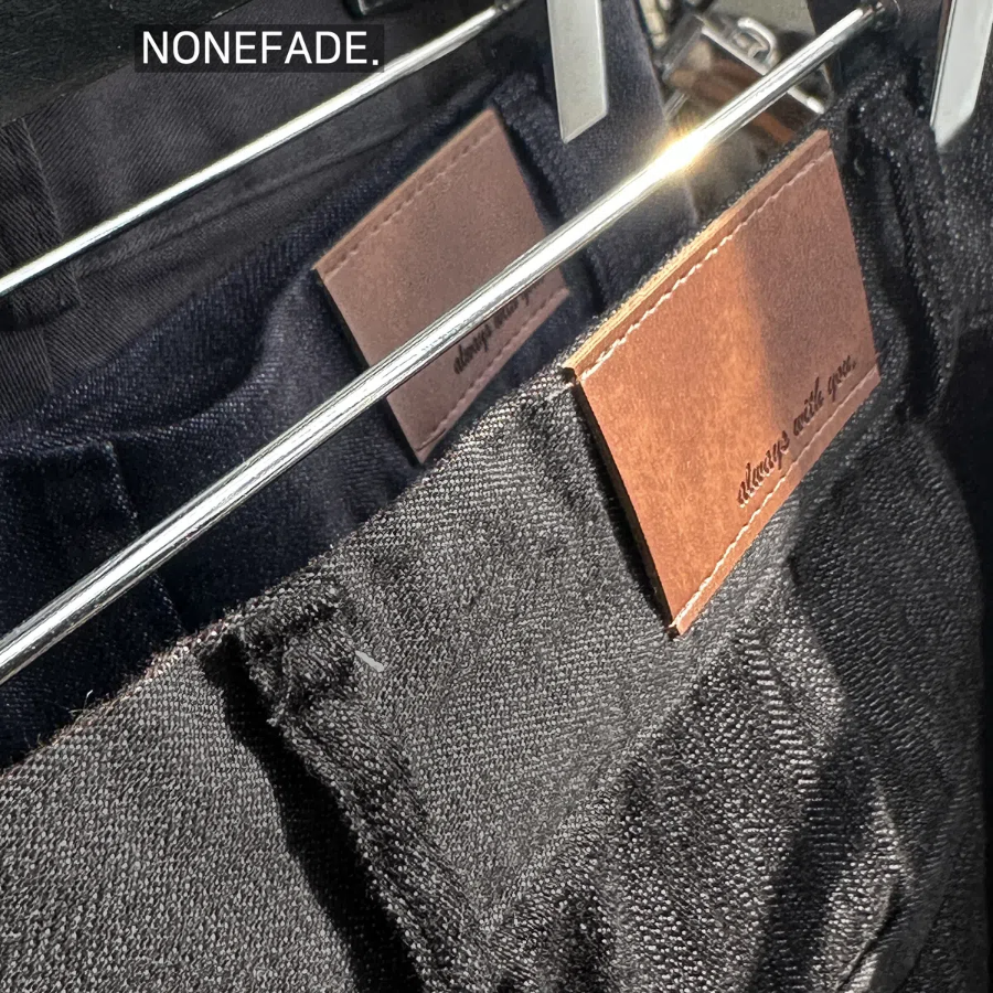 Женские слэксы из необработанного денима с высокой посадкой и двумя защипами