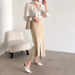 Асимметричная длинная юбка с высокой талией, защипами и разрезом