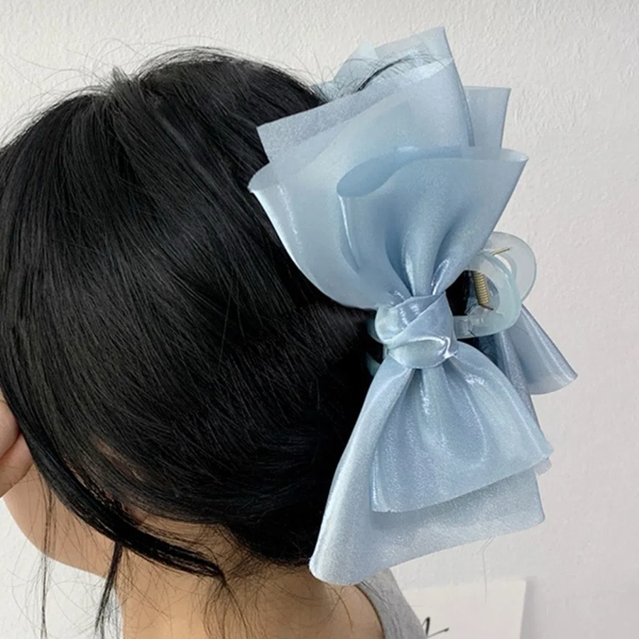 Женская большая заколка-краб с атласным бантом — нежный акцент для романтичного образа