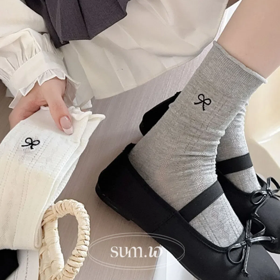 Носки с вышивкой и оборками от SooM — нежный акцент в повседневном образе (черный,серый,розовый,белый)