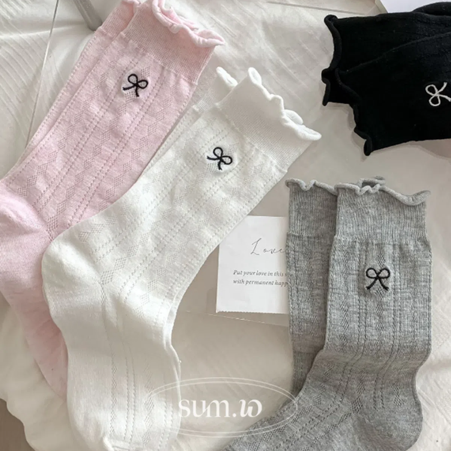 Носки с вышивкой и оборками от SooM — нежный акцент в повседневном образе (черный,серый,розовый,белый)