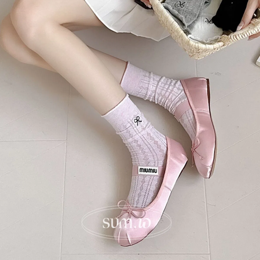 Носки с вышивкой и оборками от SooM — нежный акцент в повседневном образе (черный,серый,розовый,белый)