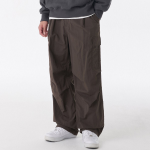 Nylon One-Tuck Parachute Cargo Pants [Brown]