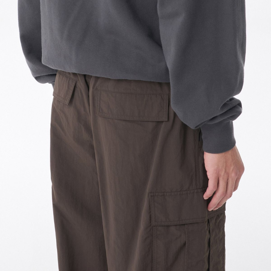 Nylon One-Tuck Parachute Cargo Pants [Brown]