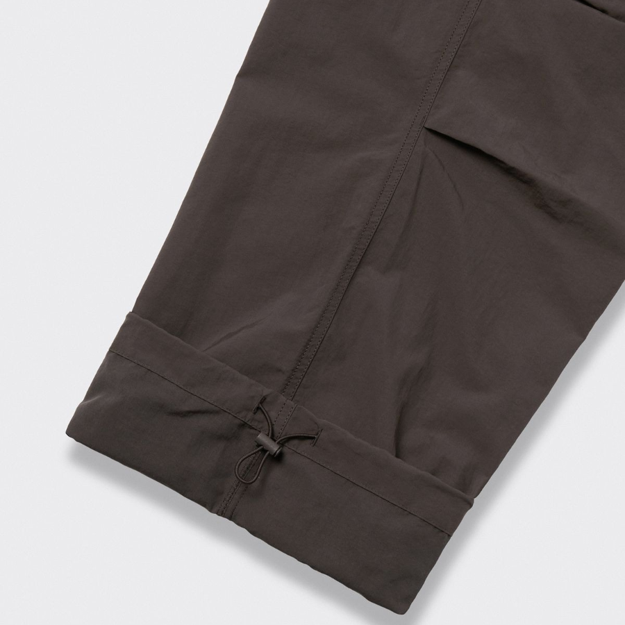 Nylon One-Tuck Parachute Cargo Pants [Brown]