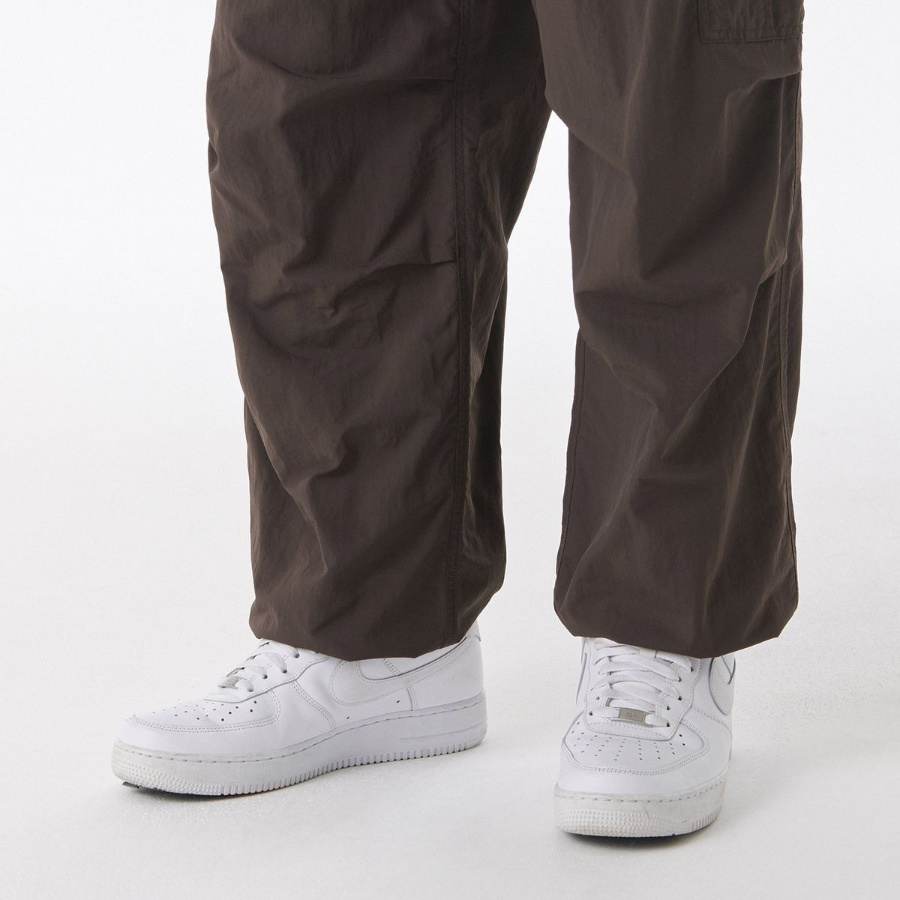 Nylon One-Tuck Parachute Cargo Pants [Brown]