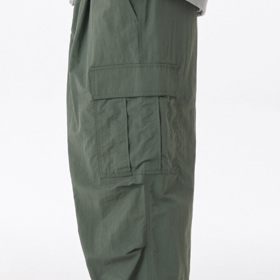 Nylon One-Tuck Parachute Cargo Pants [Khaki]