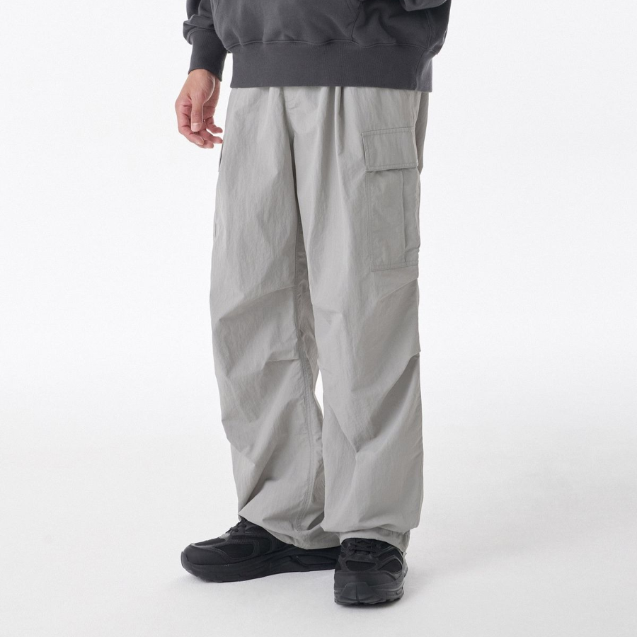 Nylon One-Tuck Parachute Cargo Pants [Light Grey]