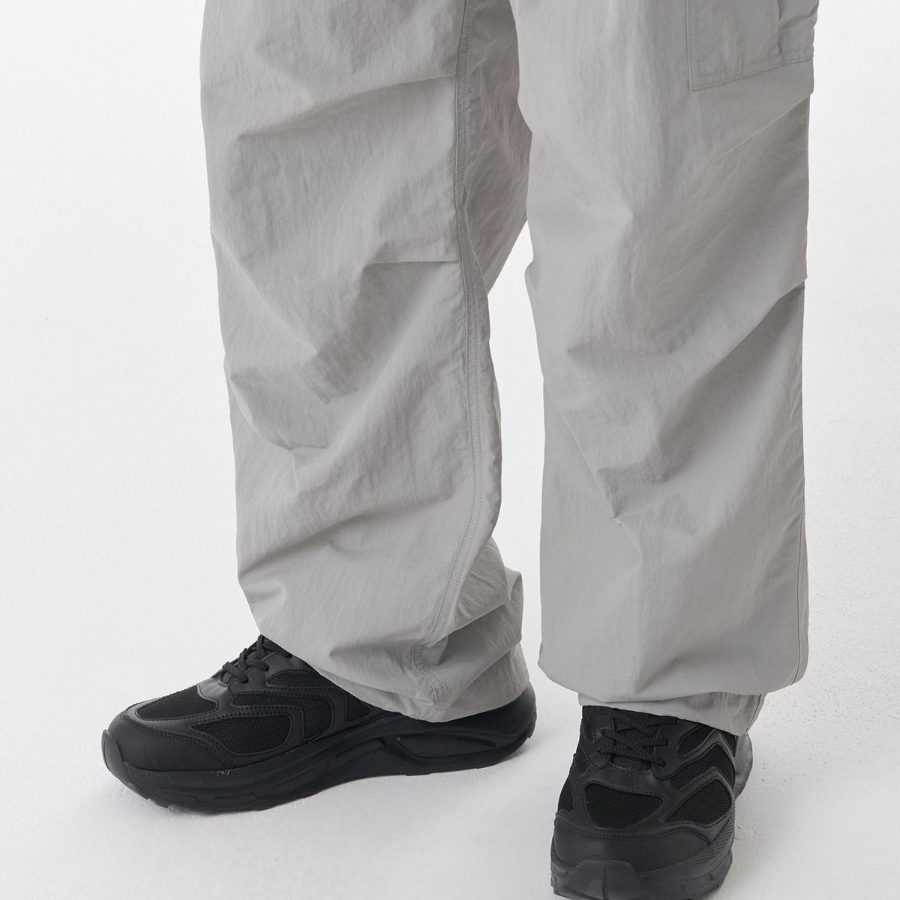Nylon One-Tuck Parachute Cargo Pants [Light Grey]