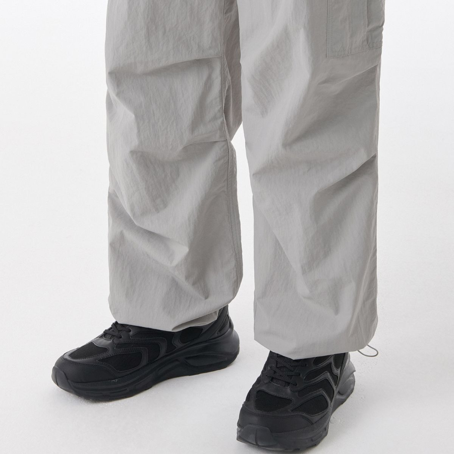 Nylon One-Tuck Parachute Cargo Pants [Light Grey]